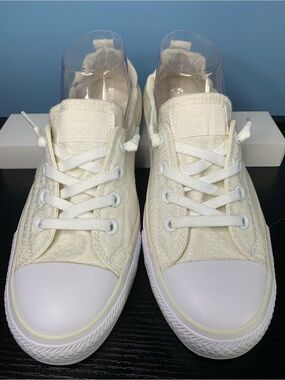Converse Low Top Lace-Up Sneakers in Cream and White